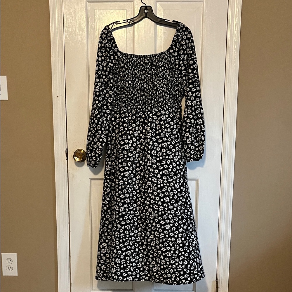 SHEIN Black and White Floral Dress with side split - Picture 5 of 7